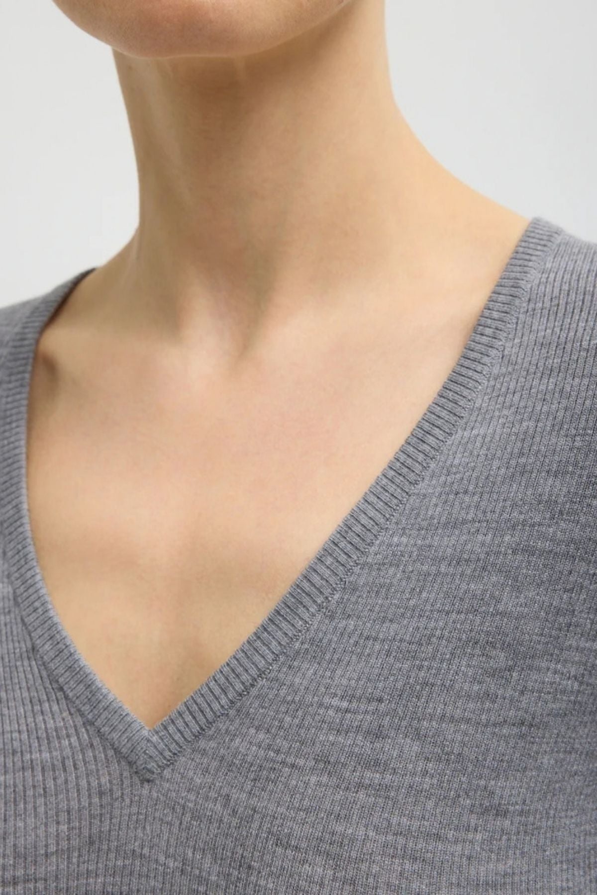 Tibi Feather Weight Ribbed V-Neck Pullover - Heather Grey