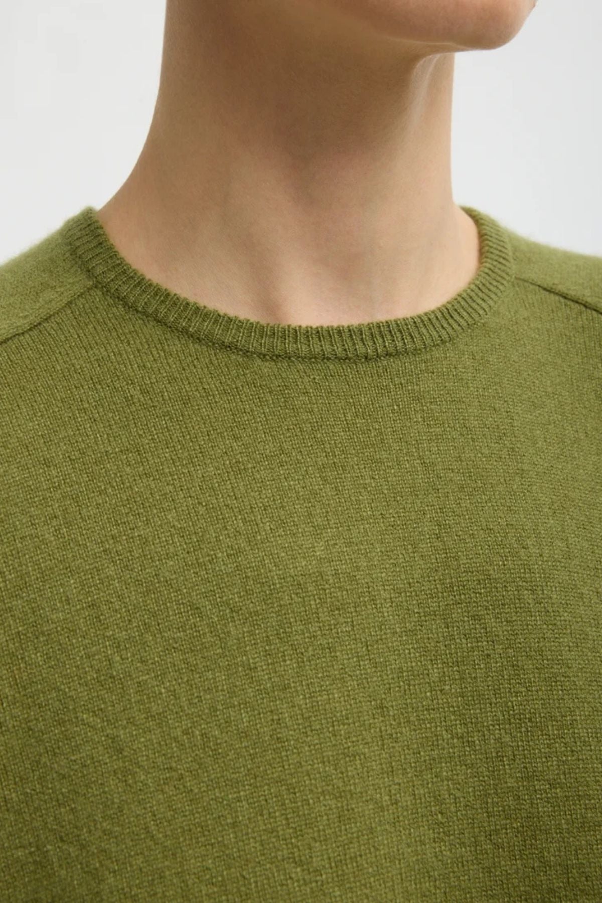 Tibi Featherweight Cashmere Crew - Ick Green