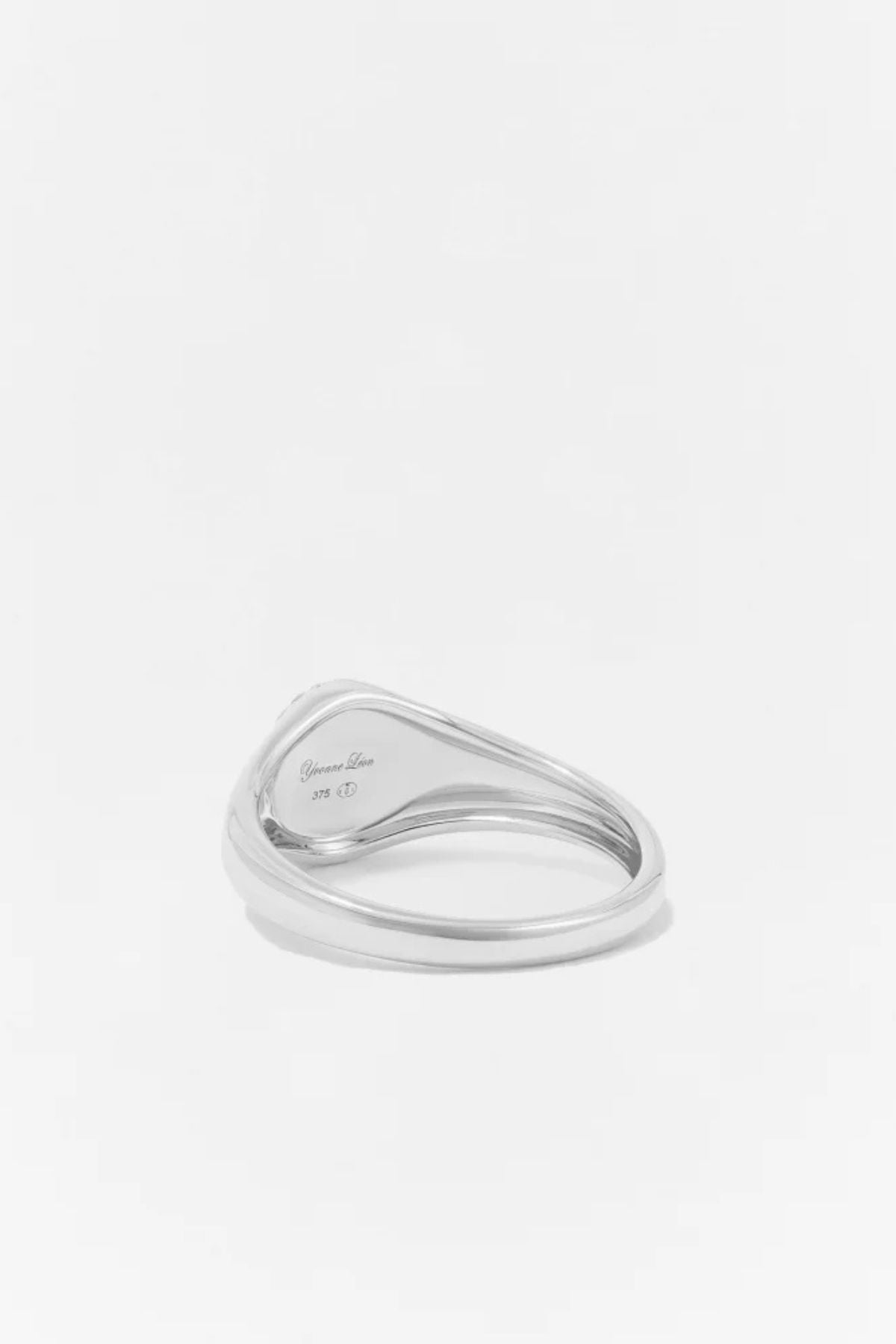 Yvonne Léon Baby Chevalière Ovale Ring - White Gold