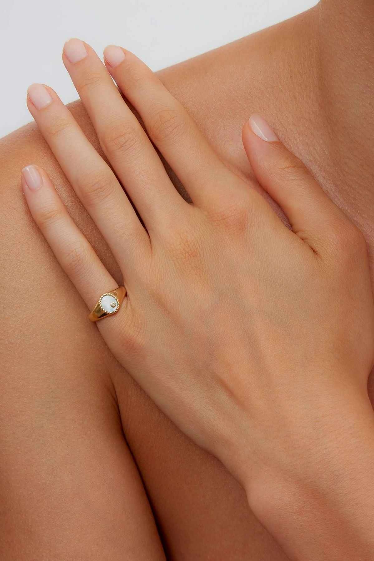 Yvonne Léon Baby Pearl Oval Chevalier Ring - Yellow Gold