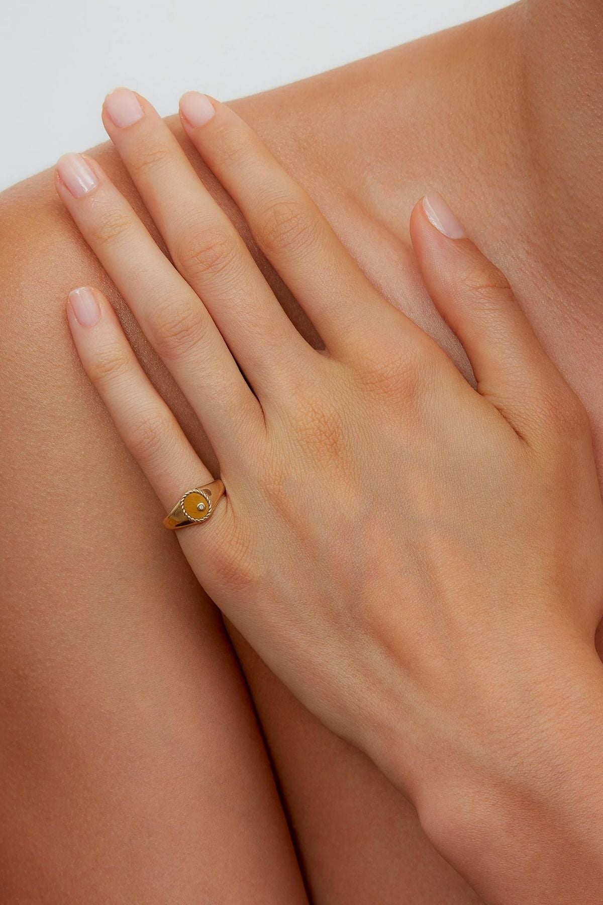 Yvonne Léon Baby Tiger Eye Oval Chevalier Ring - Yellow Gold