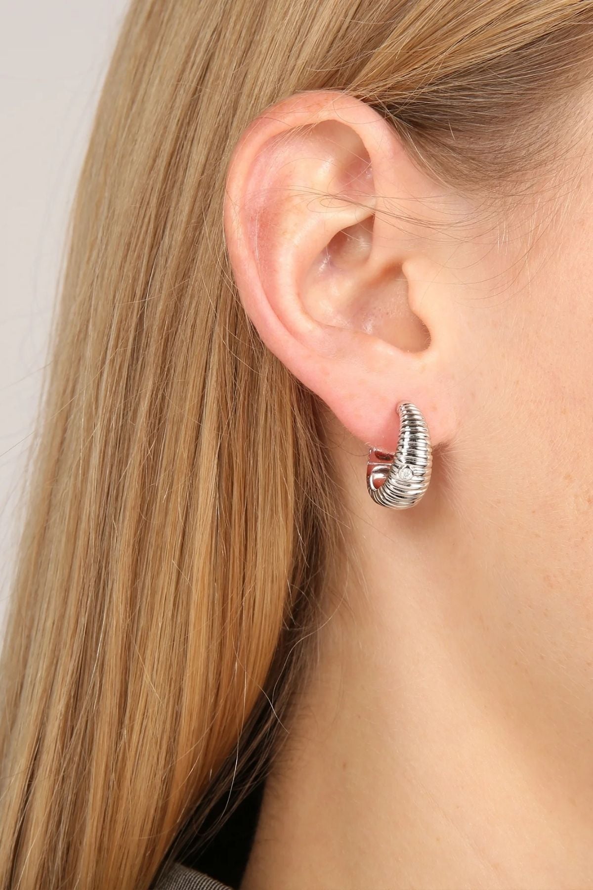 Yvonne Léon Berlingot Diamond Earrings - White Gold