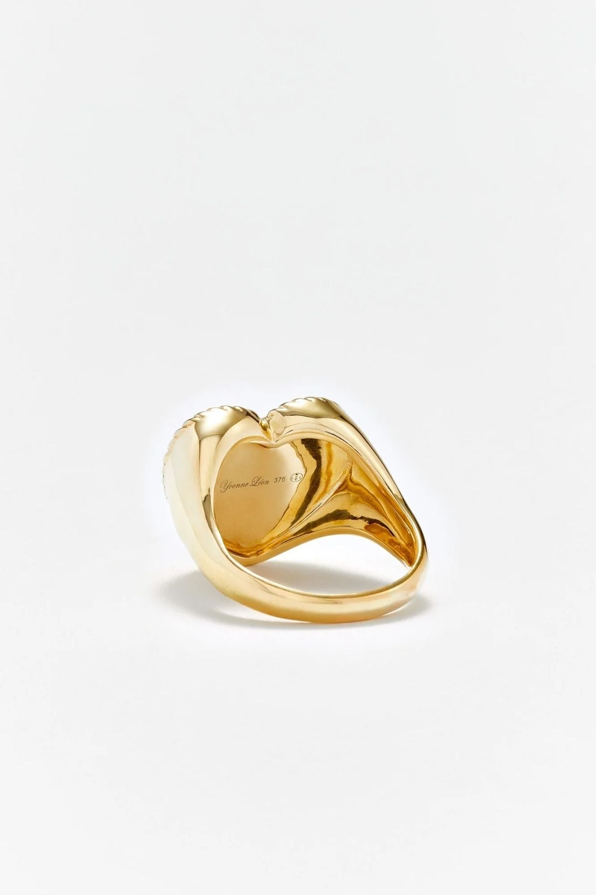 Yvonne Léon Large Chevalière Heart Ring - Yellow Gold