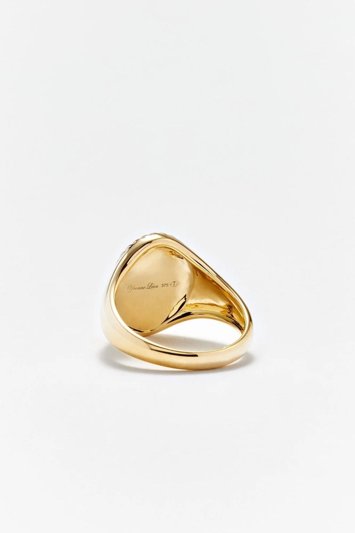 Yvonne Léon Large Red Agate Oval Chevalier Ring - Yellow Gold
