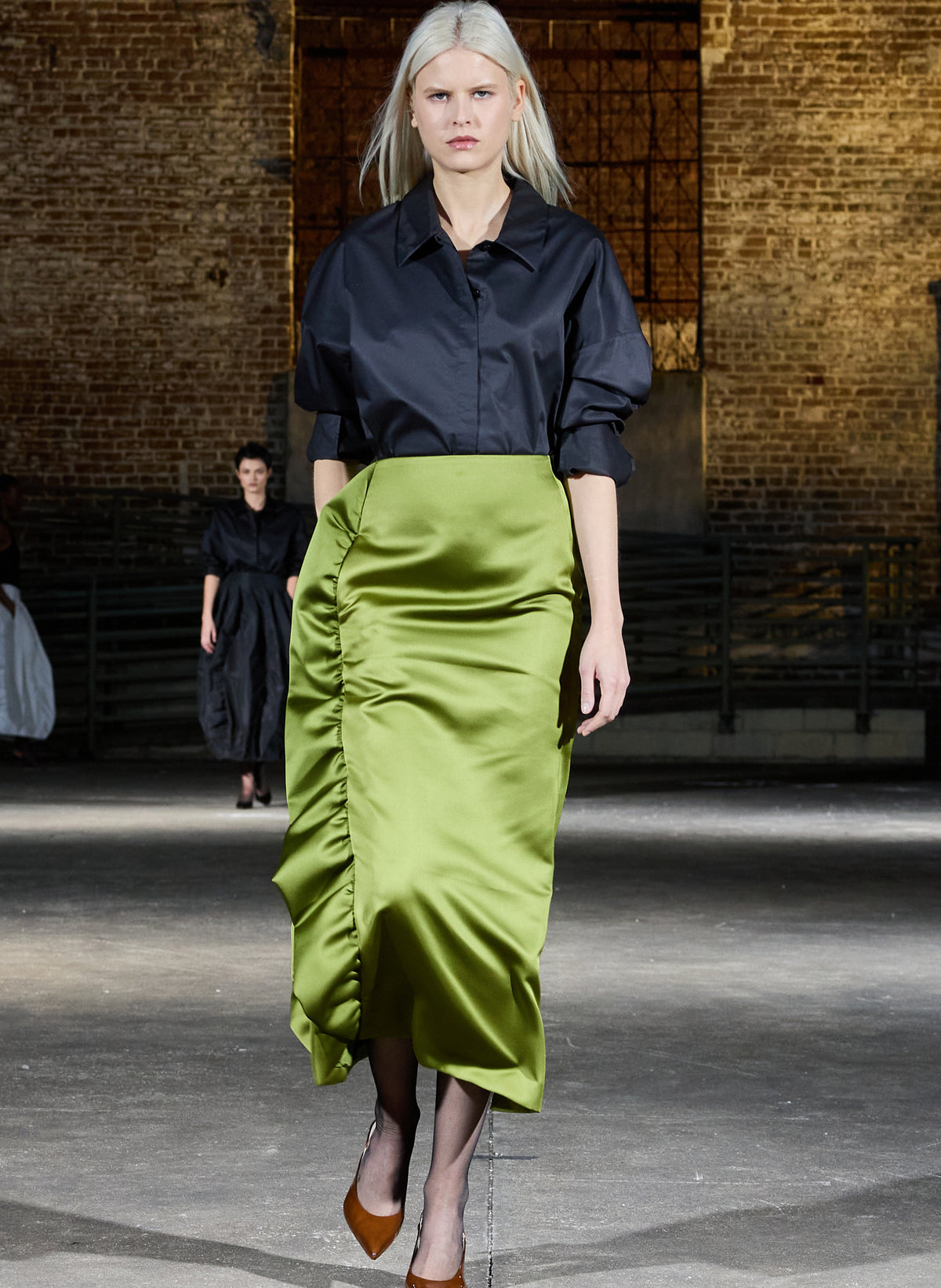 TECH SATIN SIDE RUFFLE SKIRT