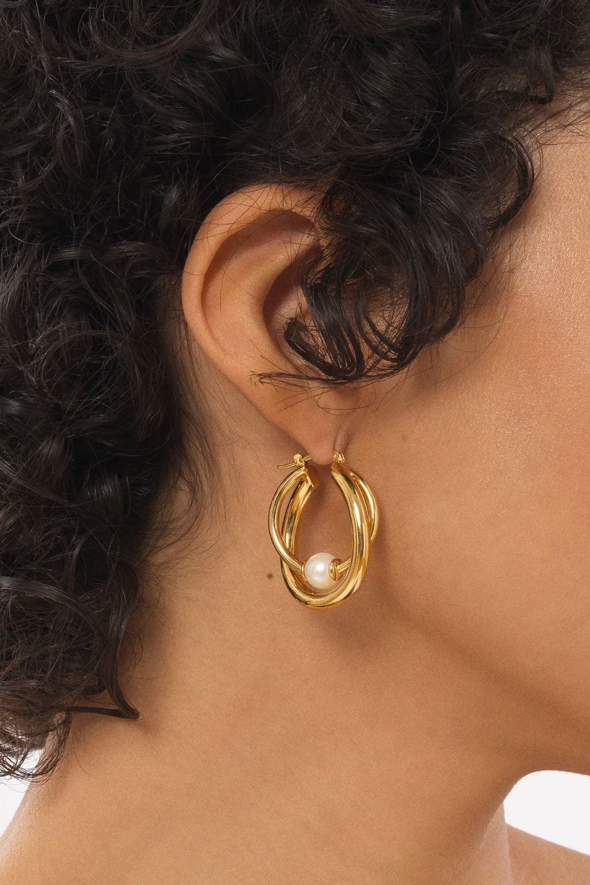 Chloé Darcey Pearl Double Hoop Earrings - Bright Gold