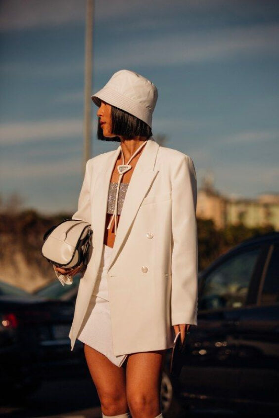 Oversized white blazer with matching mini skirt streetstyle fashion