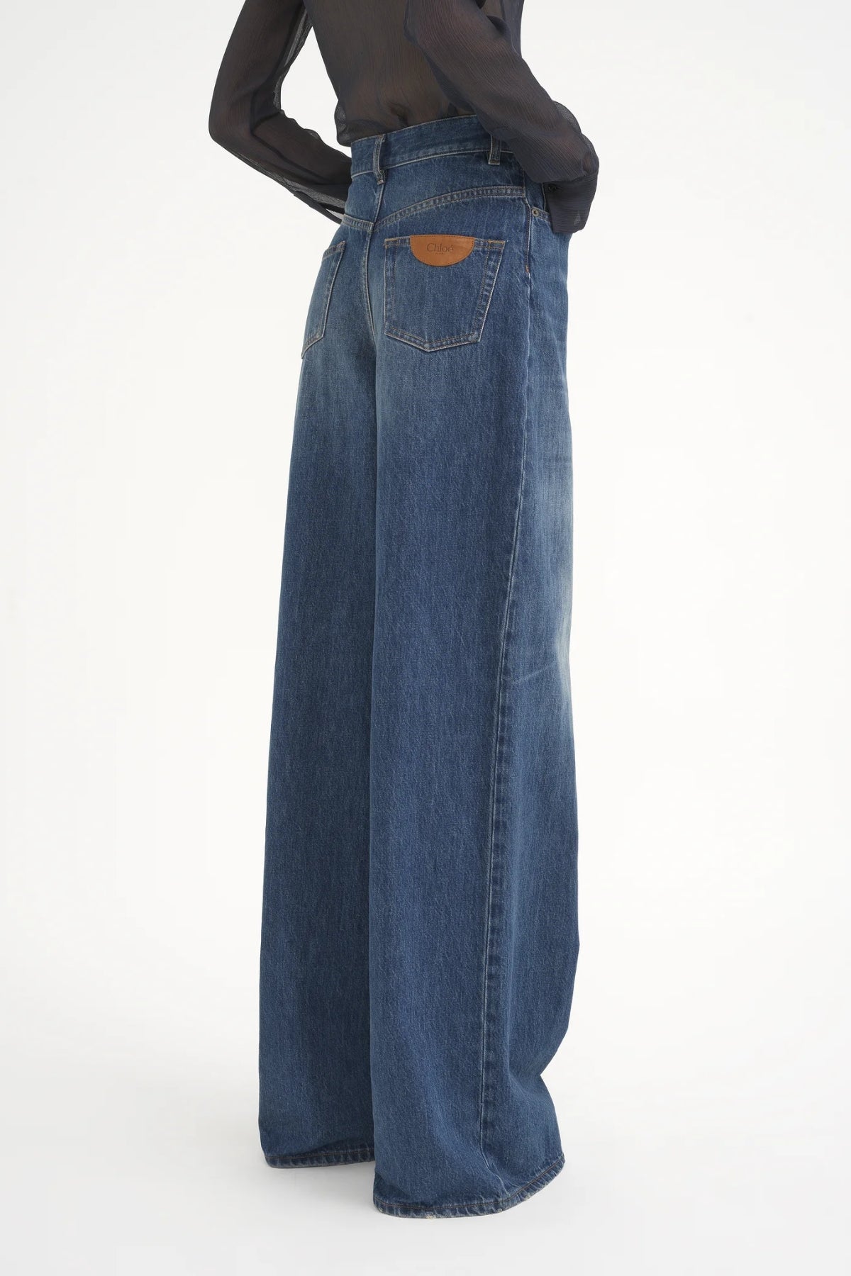 クロエ ワイドレッグジーンズ オーガニックコットン Night Blue Chloé Wide Leg Jeans In Denim in Night blue | Chloé US