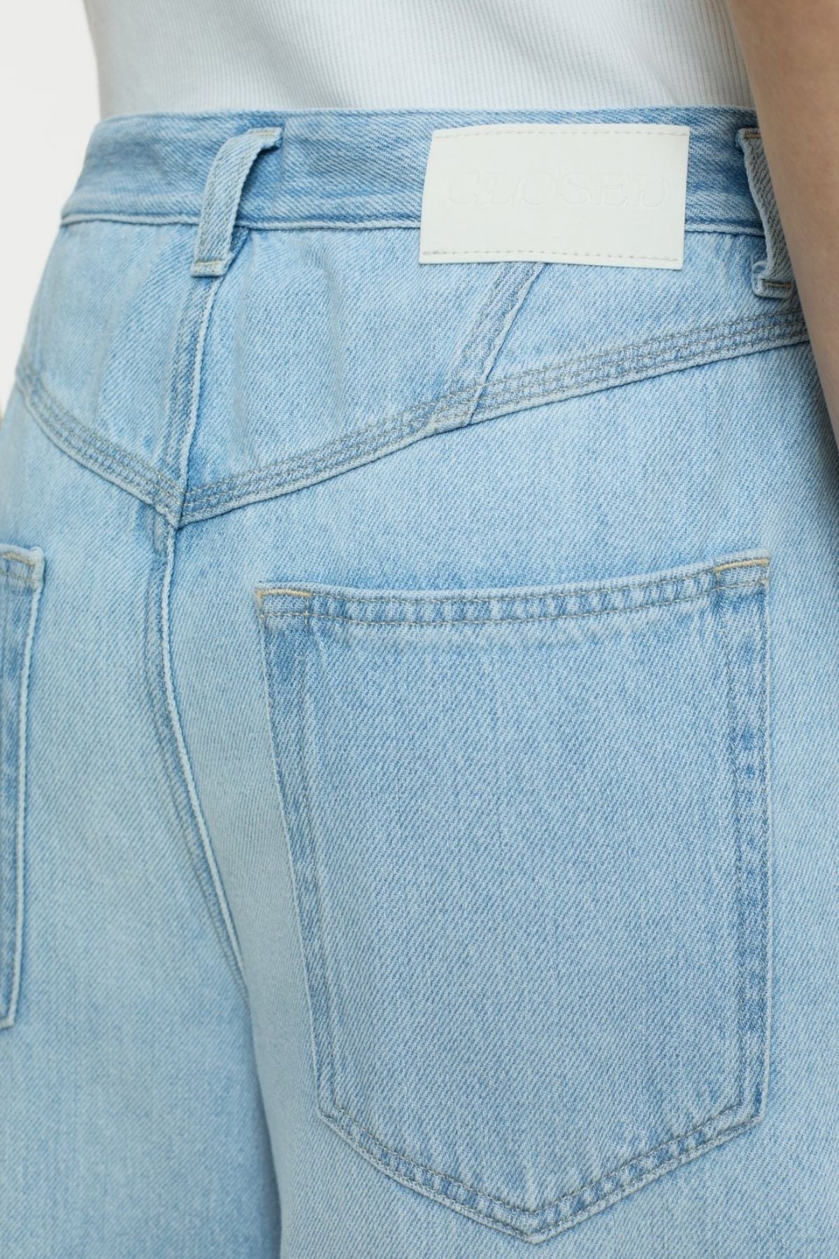 Closed Morus Jean - Light Blue