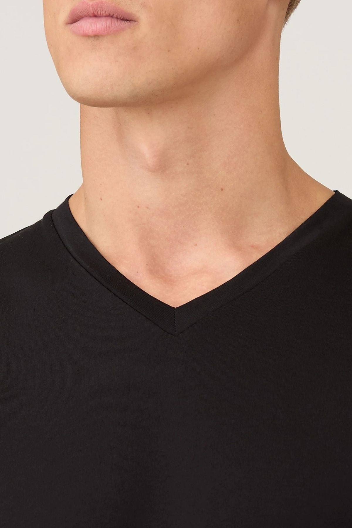 SUNSPEL SS Riviera V-Neck T-Shirt - Black