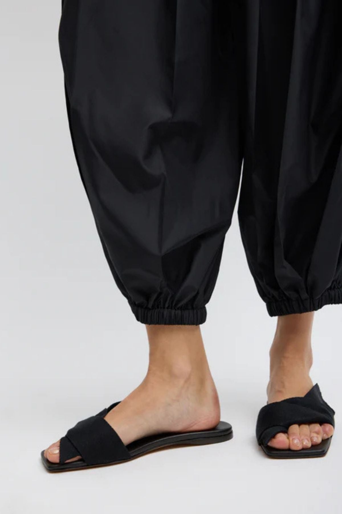 Tibi Summer Nylon Zeppelin Pant - Black
