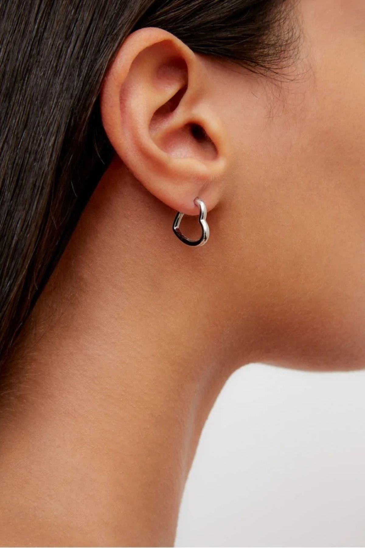 Yvonne Léon Mini Heart Earrings - White Gold