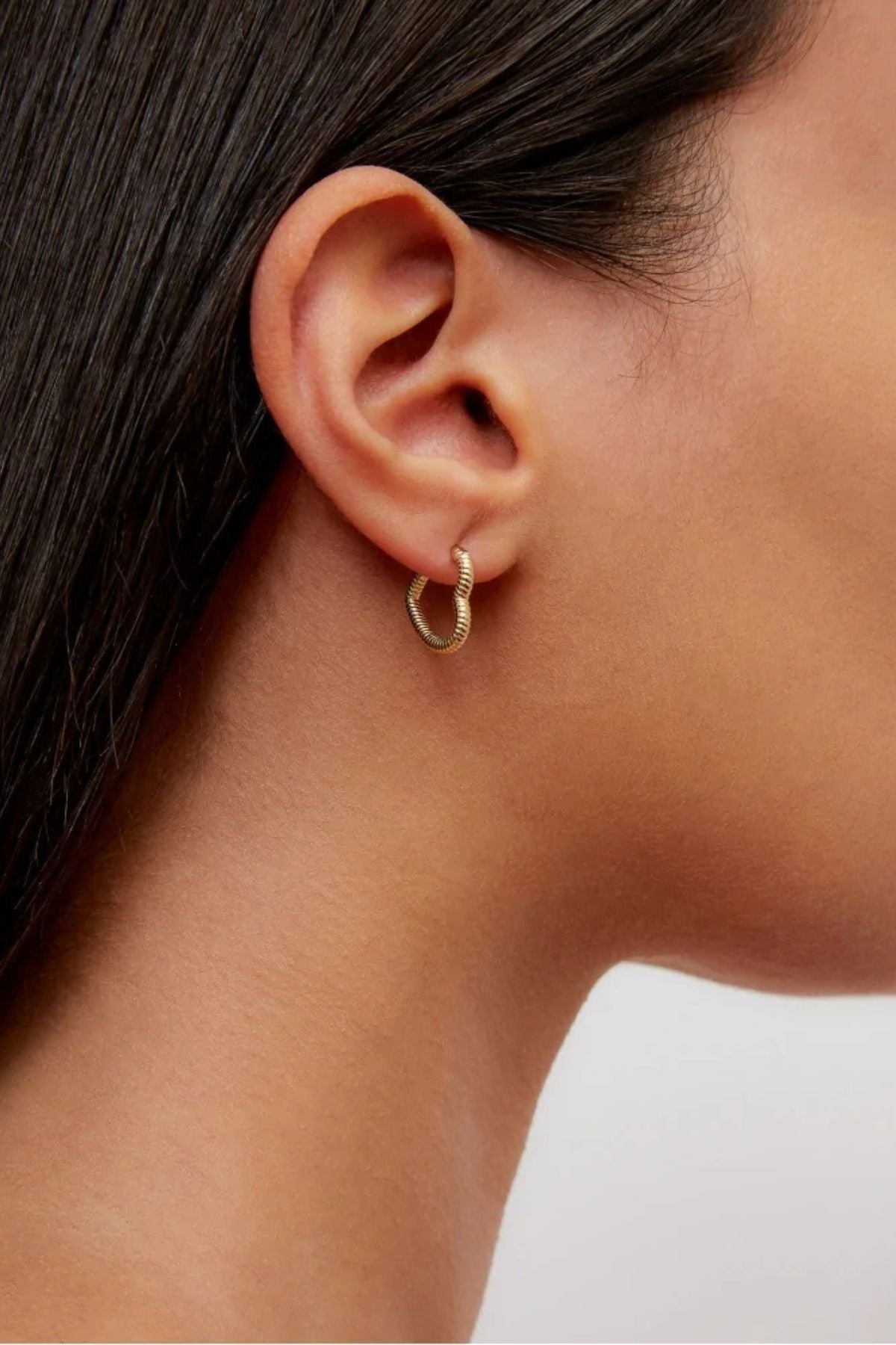 Yvonne Léon Mini Heart Earrings - Yellow Gold